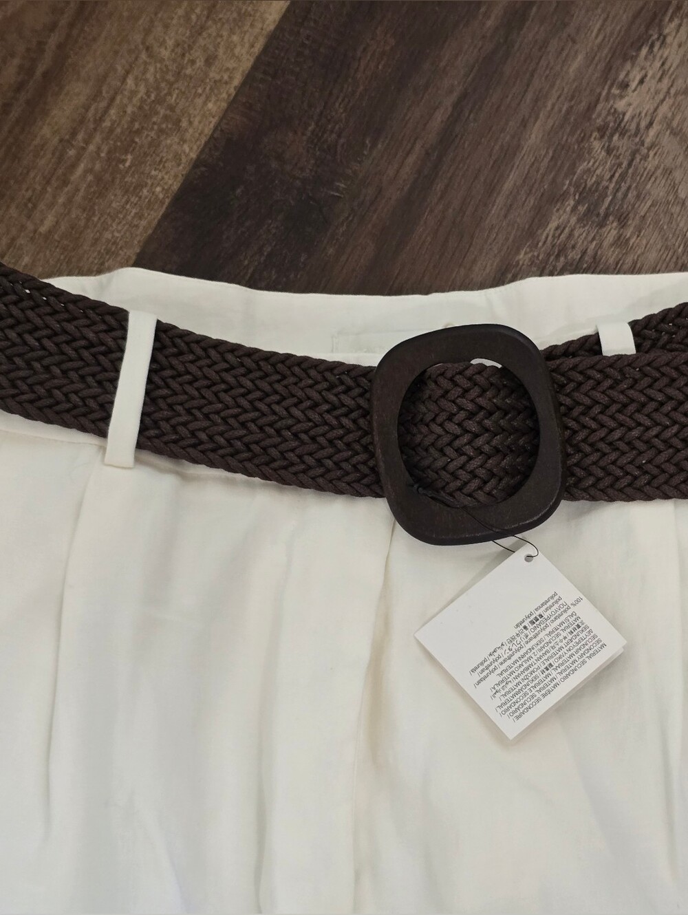 NEW Zara White High-Waist Pleated Women’s Shorts with Brown Belt - Picture 3 of 8